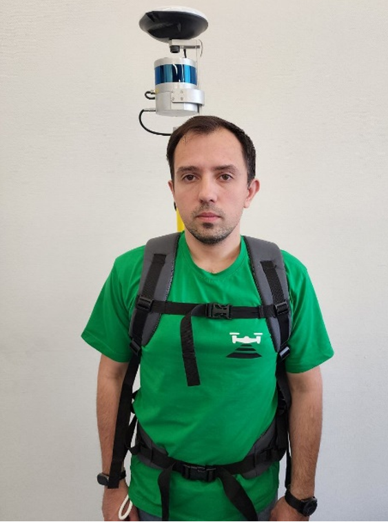 Mounting the TOPODRONE laser scanner on the backpack