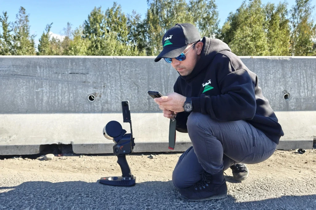 Road scanning with SLAM 100